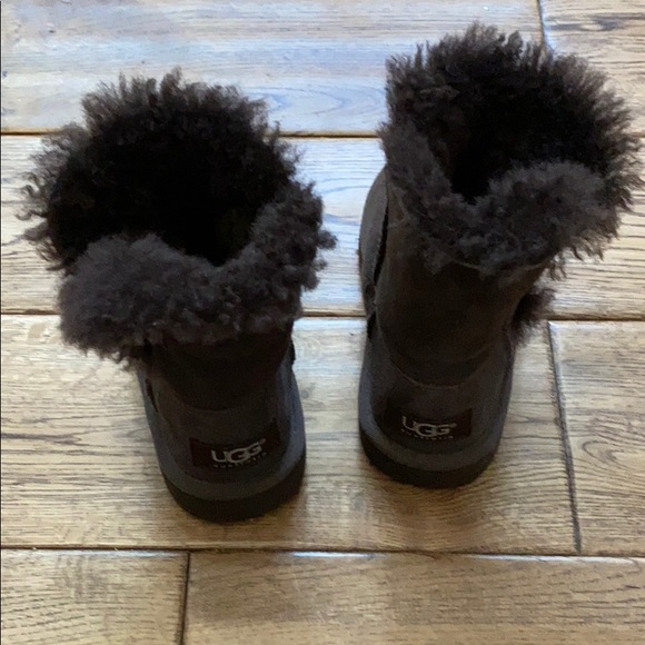 Girls size 9 dark brown Ugg boots - Picture 8 of 8